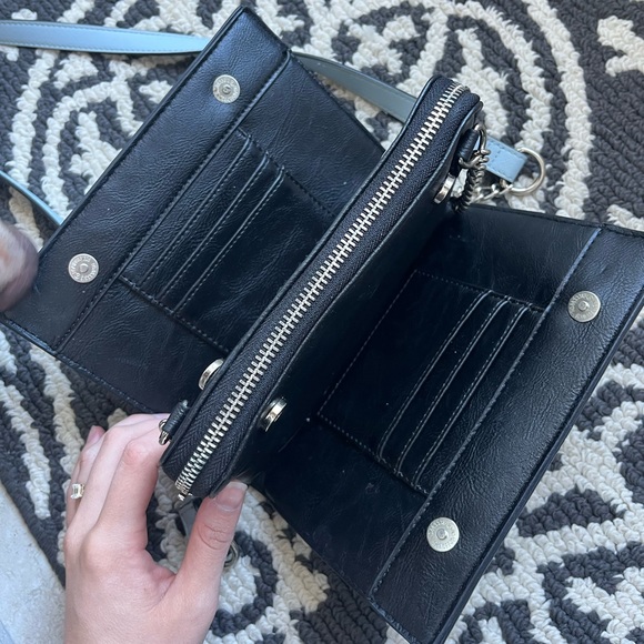 Steve Madden • Blue Crossbody Bag - Picture 4 of 6